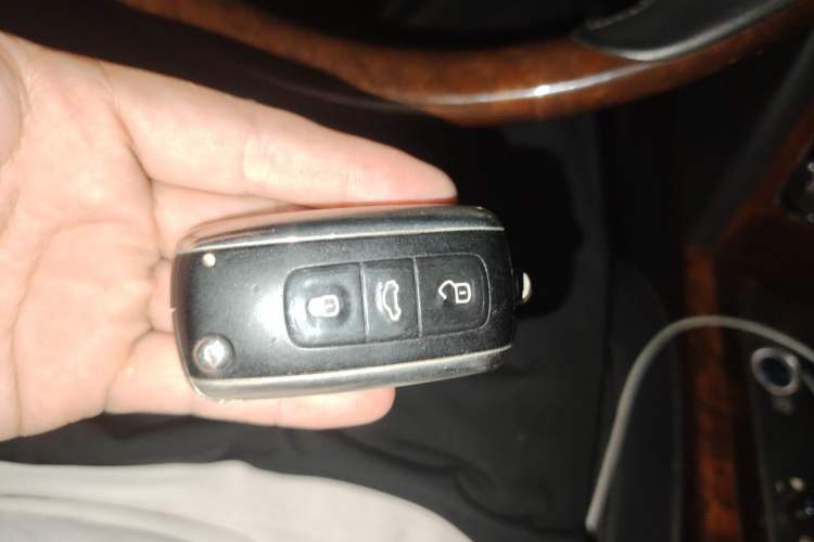 Used Volkswagen Phaeton 2012 3.0L Executive Version Vehicle Key