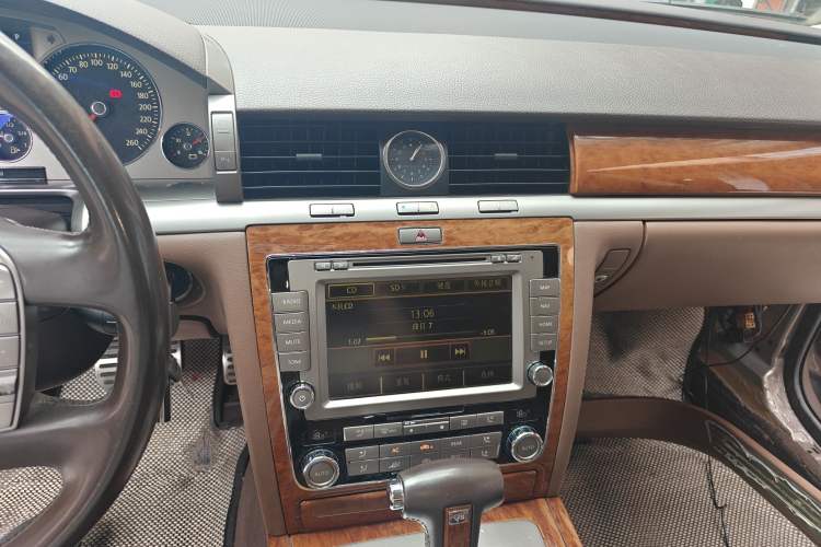 Used Volkswagen Phaeton 2012 3.0L Business Edition Audio And AC Panel
