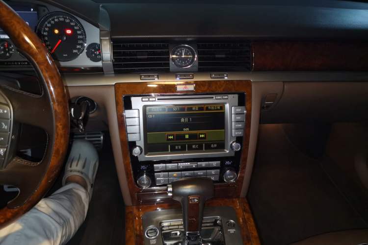 Used Volkswagen Phaeton 2012 3.0TDI Executive Version Audio And AC Panel