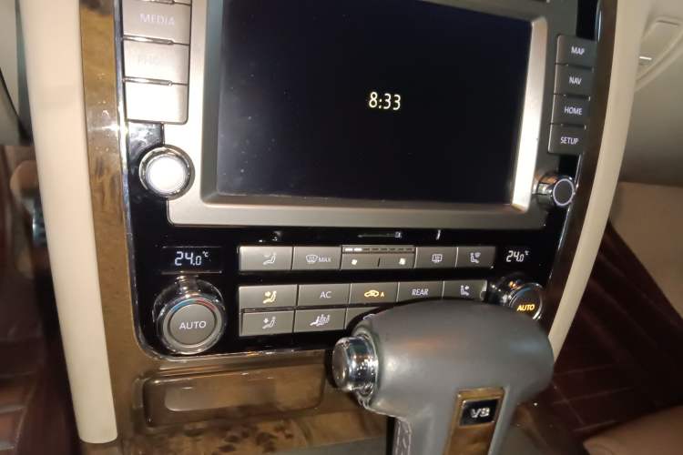 Used Volkswagen Phaeton 2012 3.6L Deluxe Custom Edition Audio And AC Panel