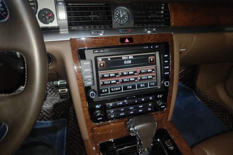 Used Volkswagen Phaeton 2012 3.0L Business Edition Audio And AC Panel