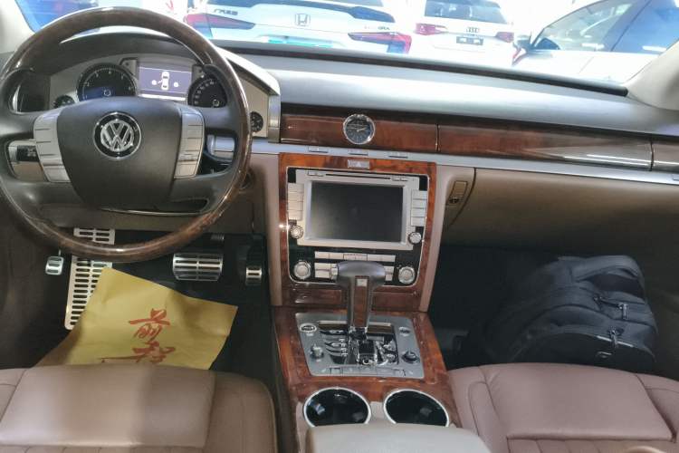 Used Volkswagen Phaeton 2012 3.0L Executive Version Audio And AC Panel