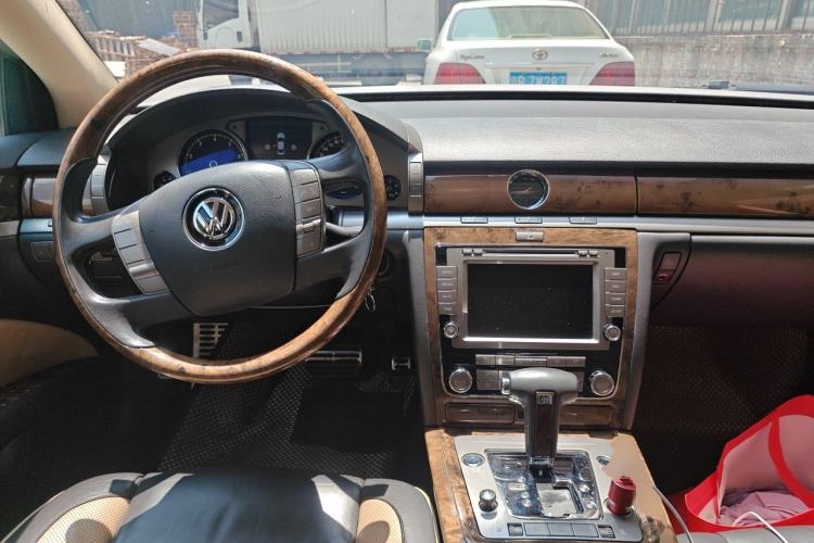 Used Volkswagen Phaeton 2012 3.6L Deluxe Custom Edition Center Console