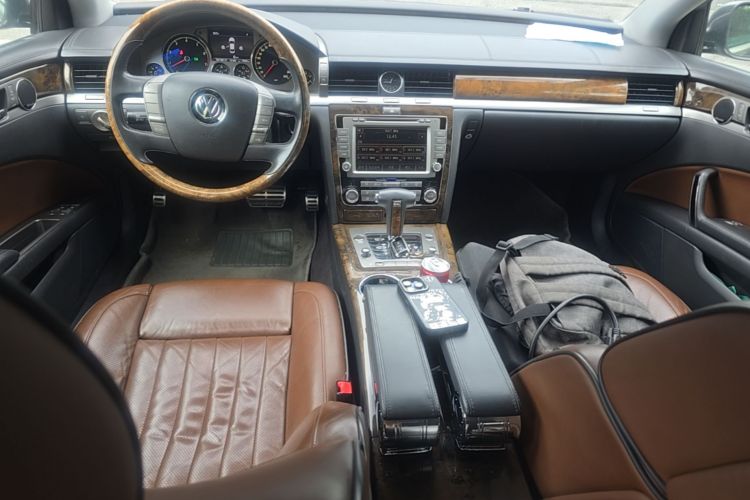 Used Volkswagen Phaeton 2012 3.6L Deluxe Custom Edition Center Console
