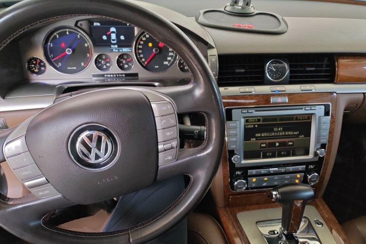 Used Volkswagen Phaeton 2012 3.0L Business Edition Center Console