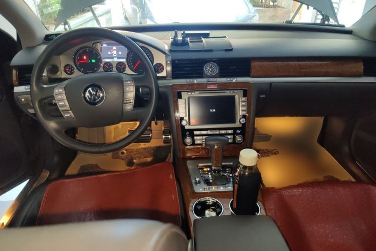 Used Volkswagen Phaeton 2012 3.0L Business Edition Center Console