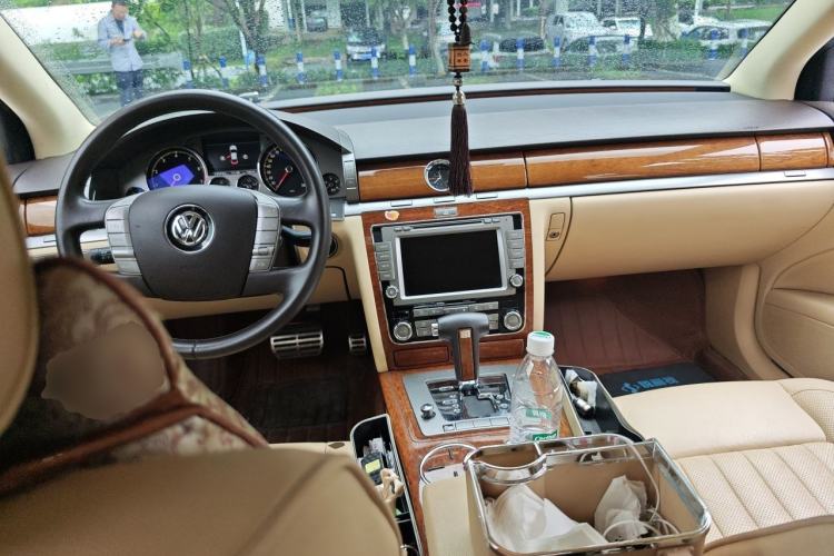 Used Volkswagen Phaeton 2012 3.0L Business Edition Center Console