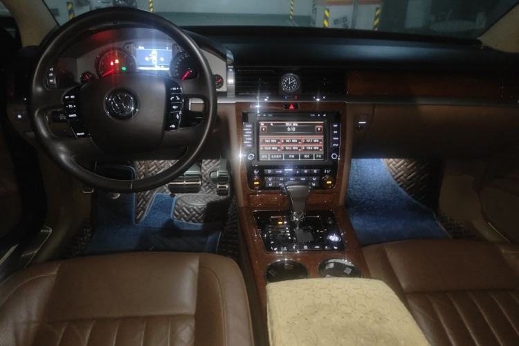 Used Volkswagen Phaeton 2012 3.0L Business Edition Center Console