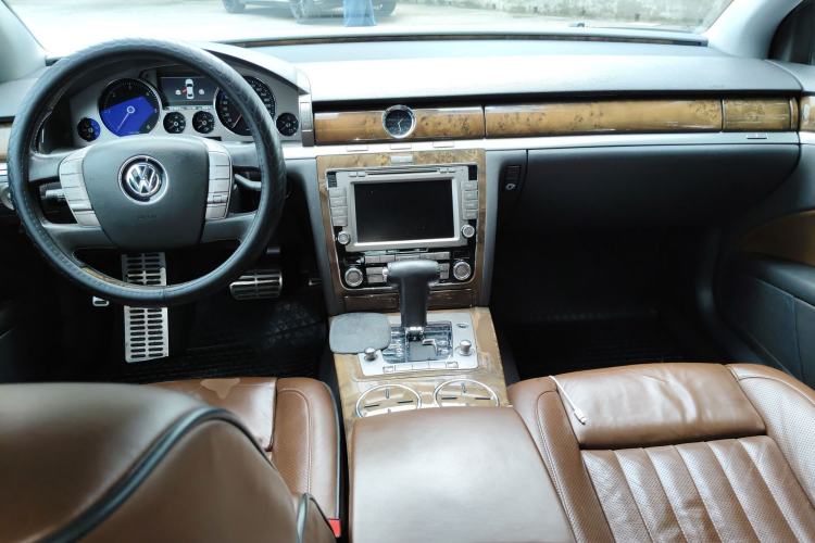 Used Volkswagen Phaeton 2012 3.0TDI Elite Custom Edition Center Console