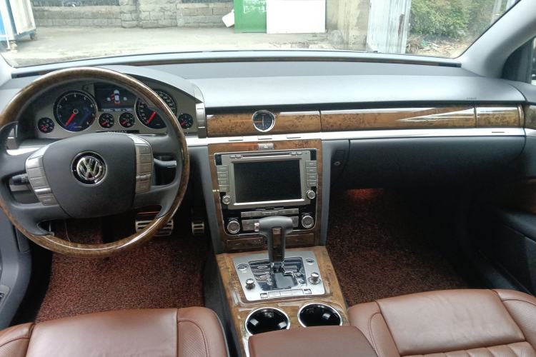 Used Volkswagen Phaeton 2012 3.0L Elite Custom Edition Center Console