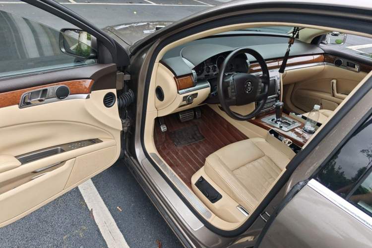 Used Volkswagen Phaeton 2012 3.0L Business Edition Driver Seat