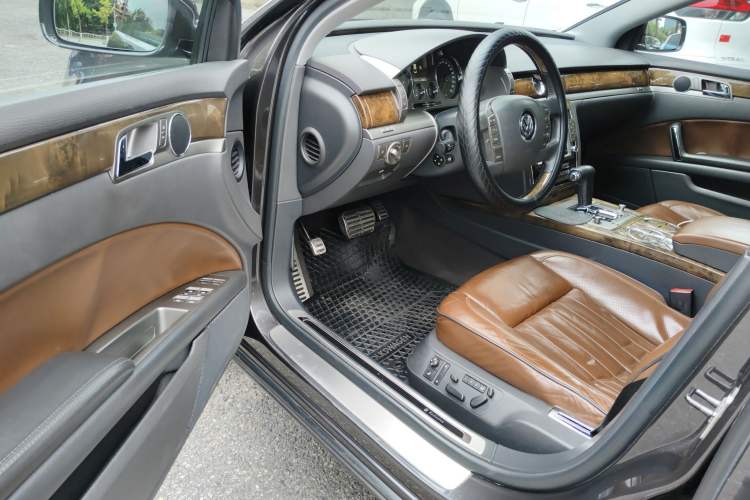 Used Volkswagen Phaeton 2012 3.0TDI Elite Custom Edition Driver Seat