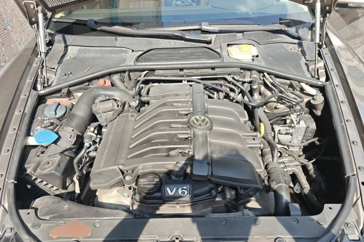 Used Volkswagen Phaeton 2012 3.6L Deluxe Custom Edition Engine Bay