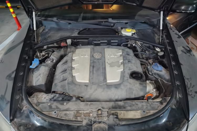 Used Volkswagen Phaeton 2012 3.0TDI Executive Version Engine Bay