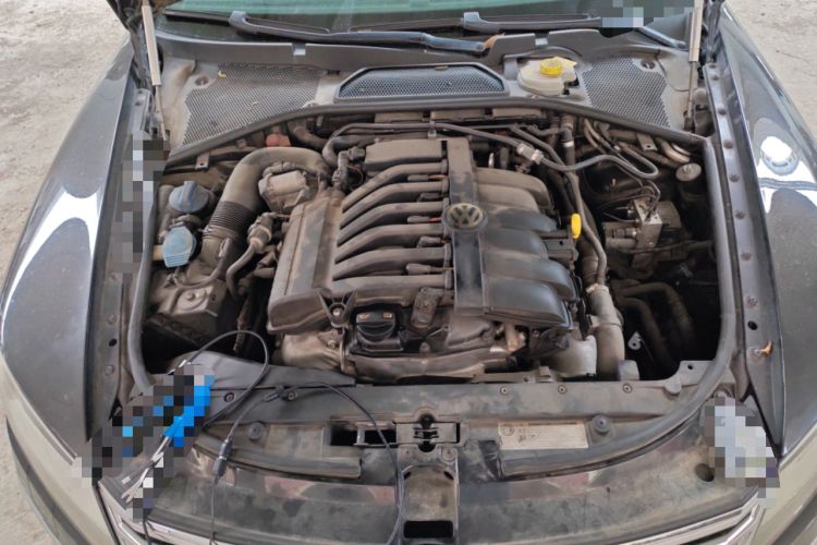 Used Volkswagen Phaeton 2012 3.0L Business Edition Engine Bay
