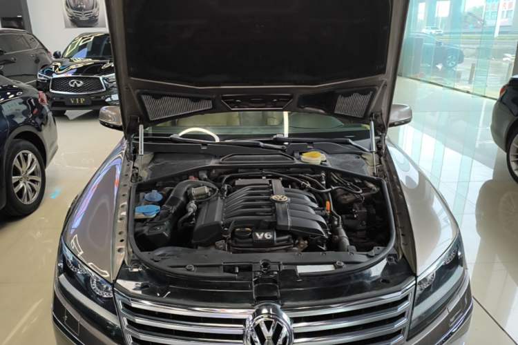Used Volkswagen Phaeton 2012 3.0L Executive Version Engine Bay