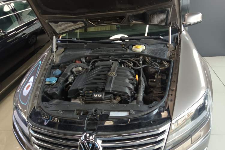 Used Volkswagen Phaeton 2012 3.0L Executive Version Engine Bay