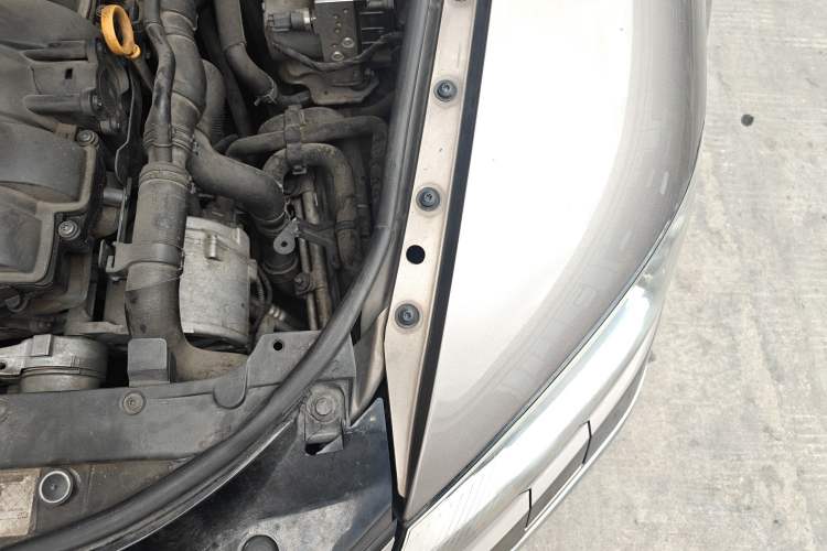Used Volkswagen Phaeton 2012 3.0L Business Edition Engine Bay Left