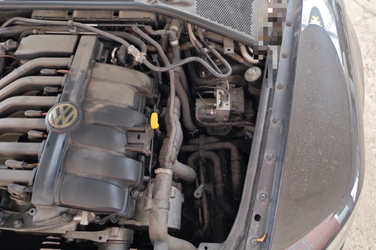 Used Volkswagen Phaeton 2012 3.0L Business Edition Engine Bay Left