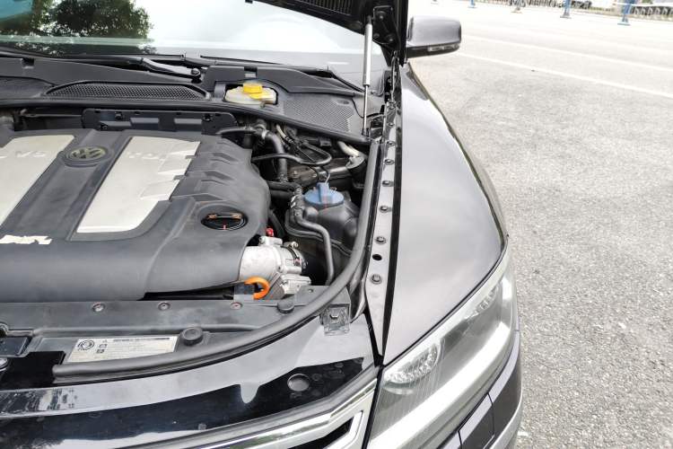Used Volkswagen Phaeton 2012 3.0TDI Elite Custom Edition Engine Bay Left