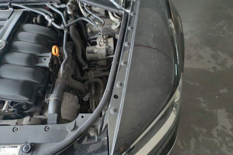 Used Volkswagen Phaeton 2012 3.0L Business Edition Engine Bay Left