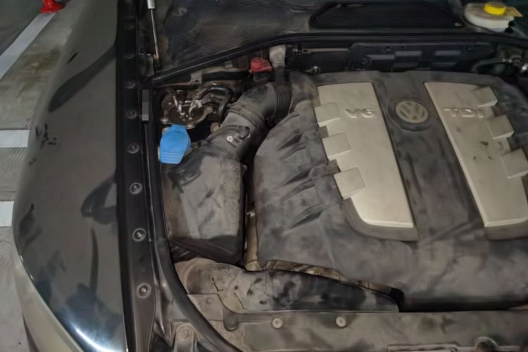 Used Volkswagen Phaeton 2012 3.0TDI Executive Version Engine Bay Right