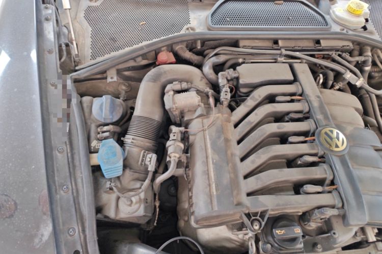 Used Volkswagen Phaeton 2012 3.0L Business Edition Engine Bay Right