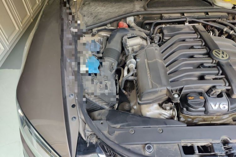 Used Volkswagen Phaeton 2012 3.0L Business Edition Engine Bay Right