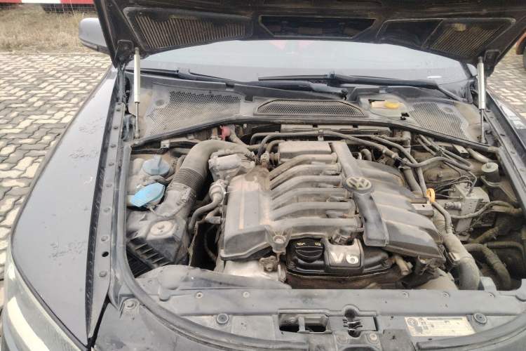 Used Volkswagen Phaeton 2012 3.0L Executive Version Engine Bay Right