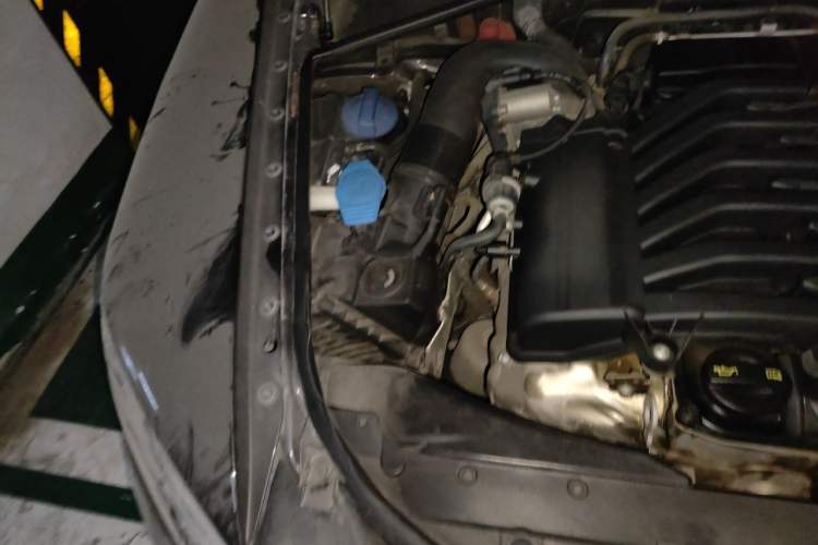 Used Volkswagen Phaeton 2012 3.0L Business Edition Engine Bay Right