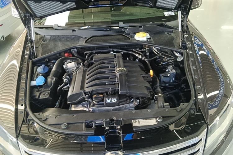 Used Volkswagen Phaeton 2012 3.0L Executive Version Engine Bay