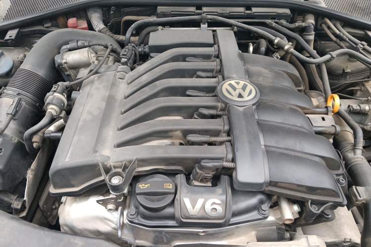 Used Volkswagen Phaeton 2012 3.0L Elite Custom Edition Engine Bay