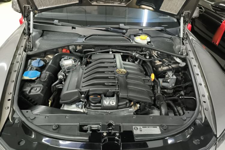 Used Volkswagen Phaeton 2012 3.0L Executive Version Engine Bay