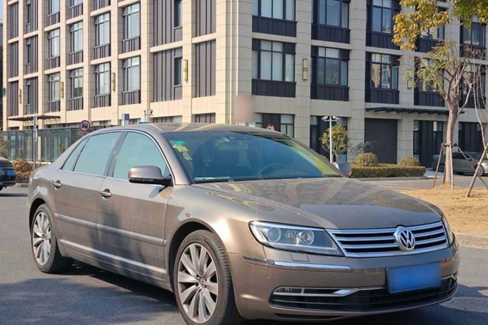Used Volkswagen Phaeton 2012 3.6L Deluxe Custom Edition Exterior 2