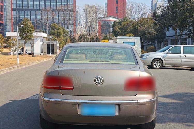 Used Volkswagen Phaeton 2012 3.6L Deluxe Custom Edition Exterior 4