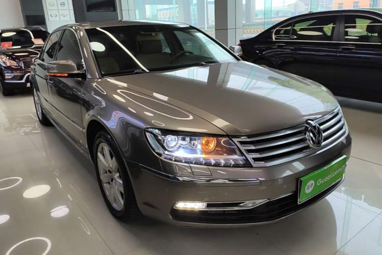 Used Volkswagen Phaeton 2012 3.0L Executive Version Front Right 45 Deg
