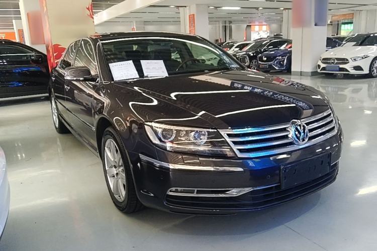 Used Volkswagen Phaeton 2012 3.0L Executive Version Front Right 45 Deg