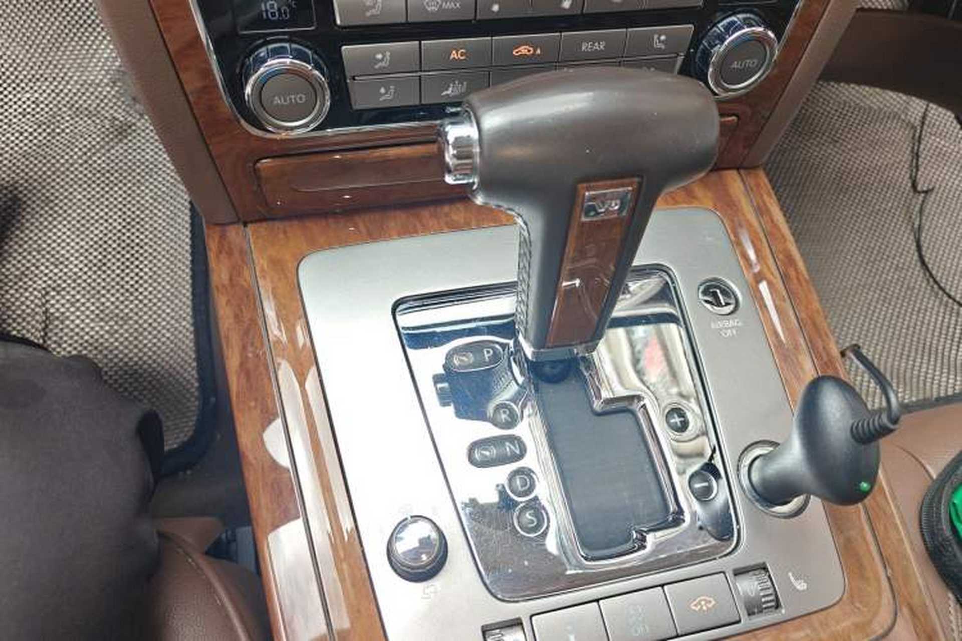 Used Volkswagen Phaeton 2012 3.0L Business Edition Gear Lever