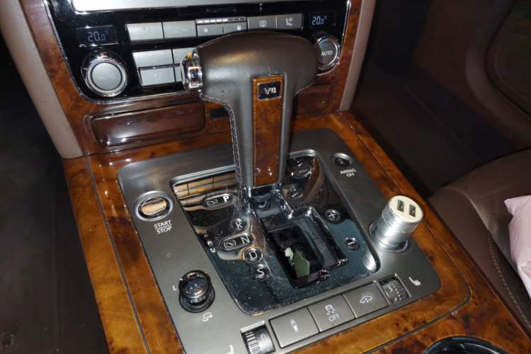 Used Volkswagen Phaeton 2012 3.0TDI Executive Version Gear Lever
