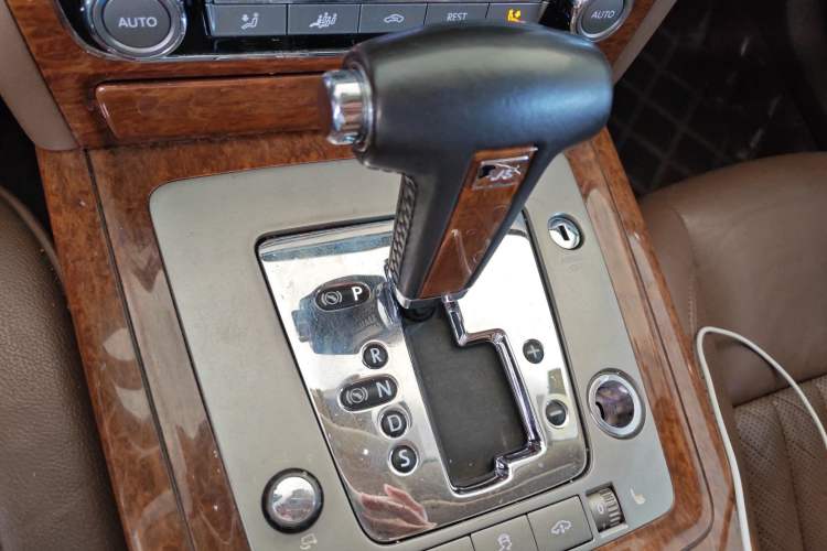 Used Volkswagen Phaeton 2012 3.0L Business Edition Gear Lever