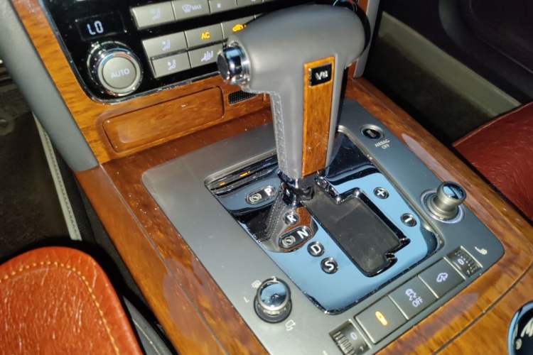 Used Volkswagen Phaeton 2012 3.0L Business Edition Gear Lever
