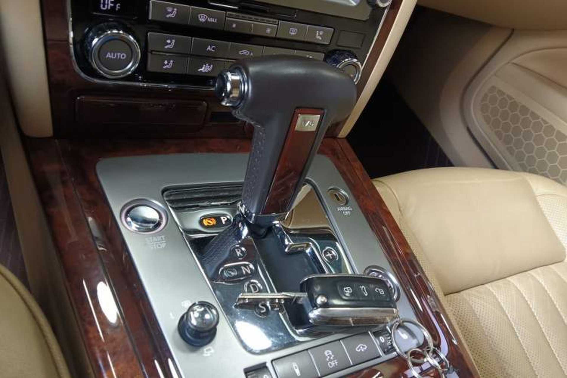 Used Volkswagen Phaeton 2012 3.0L Executive Version Gear Lever