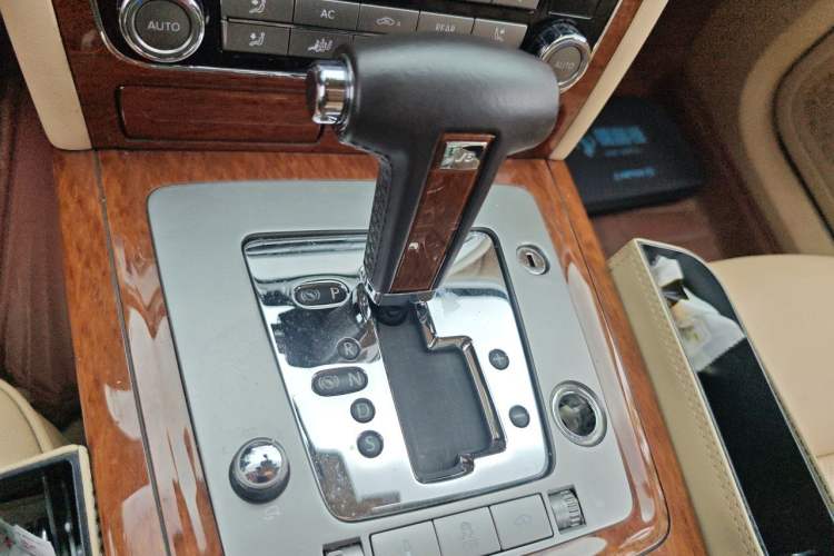 Used Volkswagen Phaeton 2012 3.0L Business Edition Gear Lever