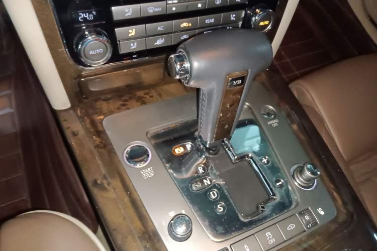 Used Volkswagen Phaeton 2012 3.6L Deluxe Custom Edition Gear Lever