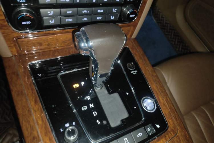 Used Volkswagen Phaeton 2012 3.0L Business Edition Gear Lever