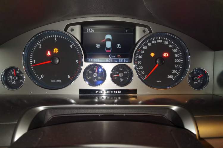 Used Volkswagen Phaeton 2012 3.0TDI Executive Version Instrument Cluster