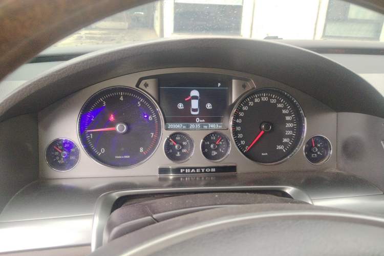 Used Volkswagen Phaeton 2012 3.0L Executive Version Instrument Cluster