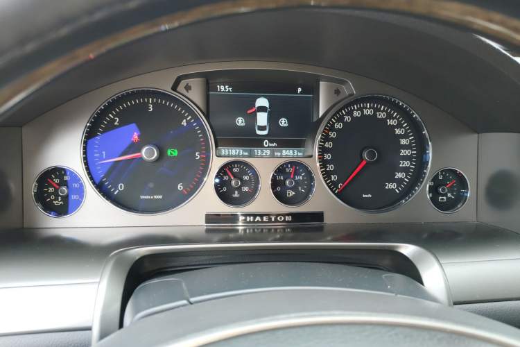 Used Volkswagen Phaeton 2012 3.0TDI Elite Custom Edition Instrument Cluster