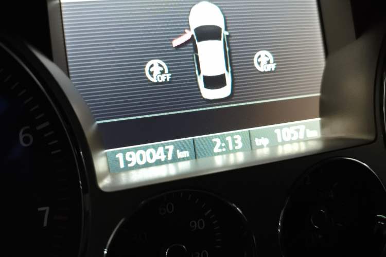 Used Volkswagen Phaeton 2012 3.0L Executive Version Instrument Cluster