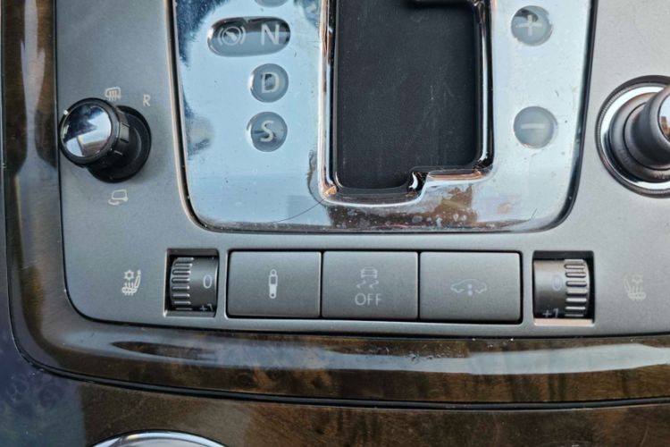 Used Volkswagen Phaeton 2012 3.6L Deluxe Custom Edition Interior 1